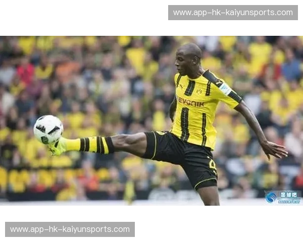 足球前锋观察：从动作细节到场上决策的全景软文